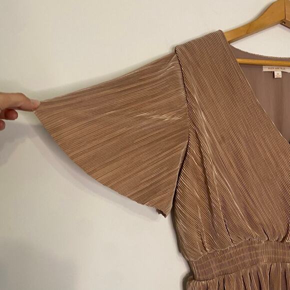 Skies Are Blue Champagne Short Sleeve Tiered Flowy MIDI Dress Size Medium - Picture 7 of 15